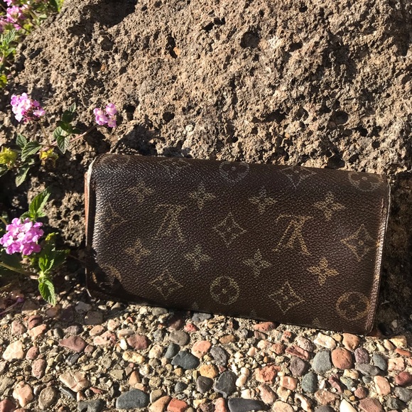 AUTH Louis Vuitton Sarah Wallet CT5007 - Picture 2 of 6